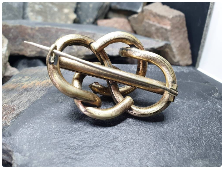 Antique Victorian SERPENT BROOCH - Infinity Lovers Knot with Agate - Rolled Gold