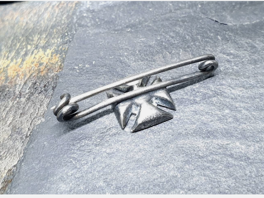 Antique SILVER CELTIC Cross  Agate Brooch - 1.4g