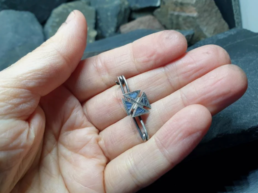 Antique SILVER CELTIC Cross  Agate Brooch - 1.4g