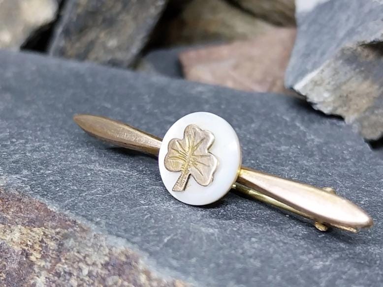 Vintage Three Leaf Clover Brooch -  on Mother of Pearl - 1.9g