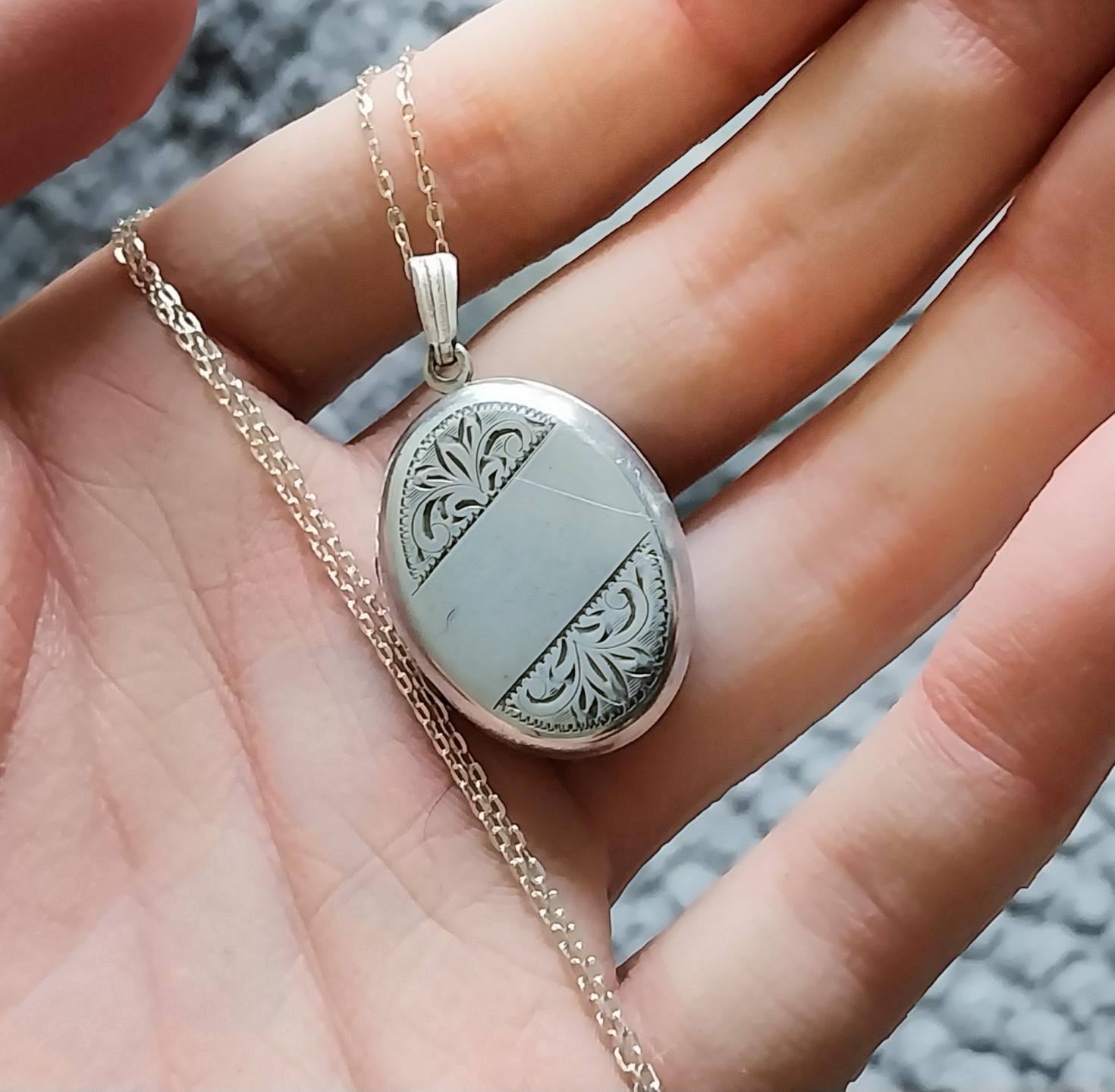 Vintage STERLING SILVER Oval Locket Necklace - on 18" Chain - 5.5g