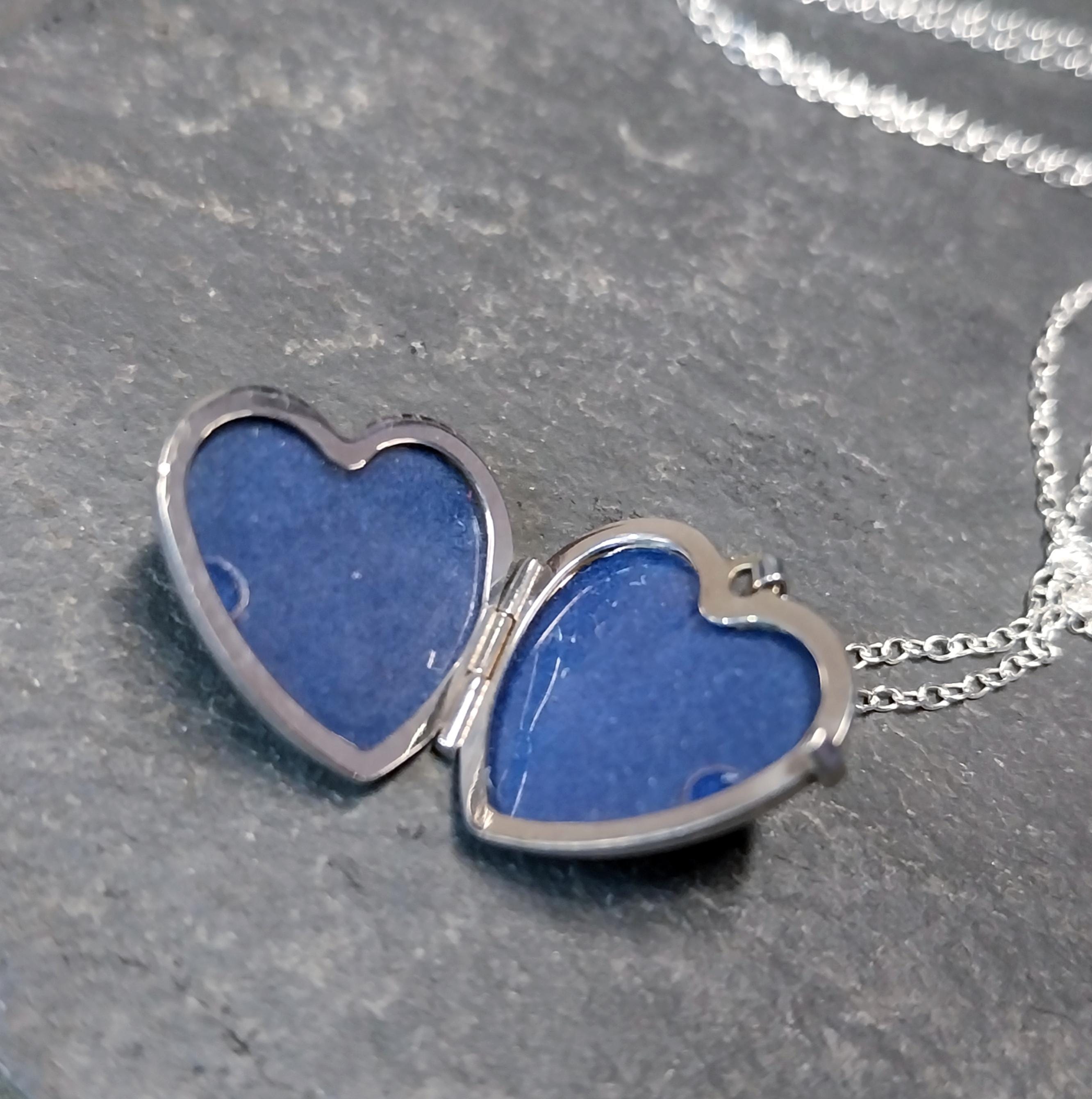 Sterling Silver Heart Locket - Small Criss Cross Pattern  on 18" Chain - 2.4g