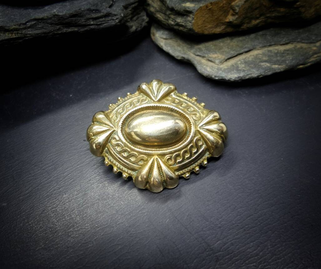 Victorian Photo Locket Brooch - Pinchbeck, Gilt  Mourning or Sweetheart with antique photo