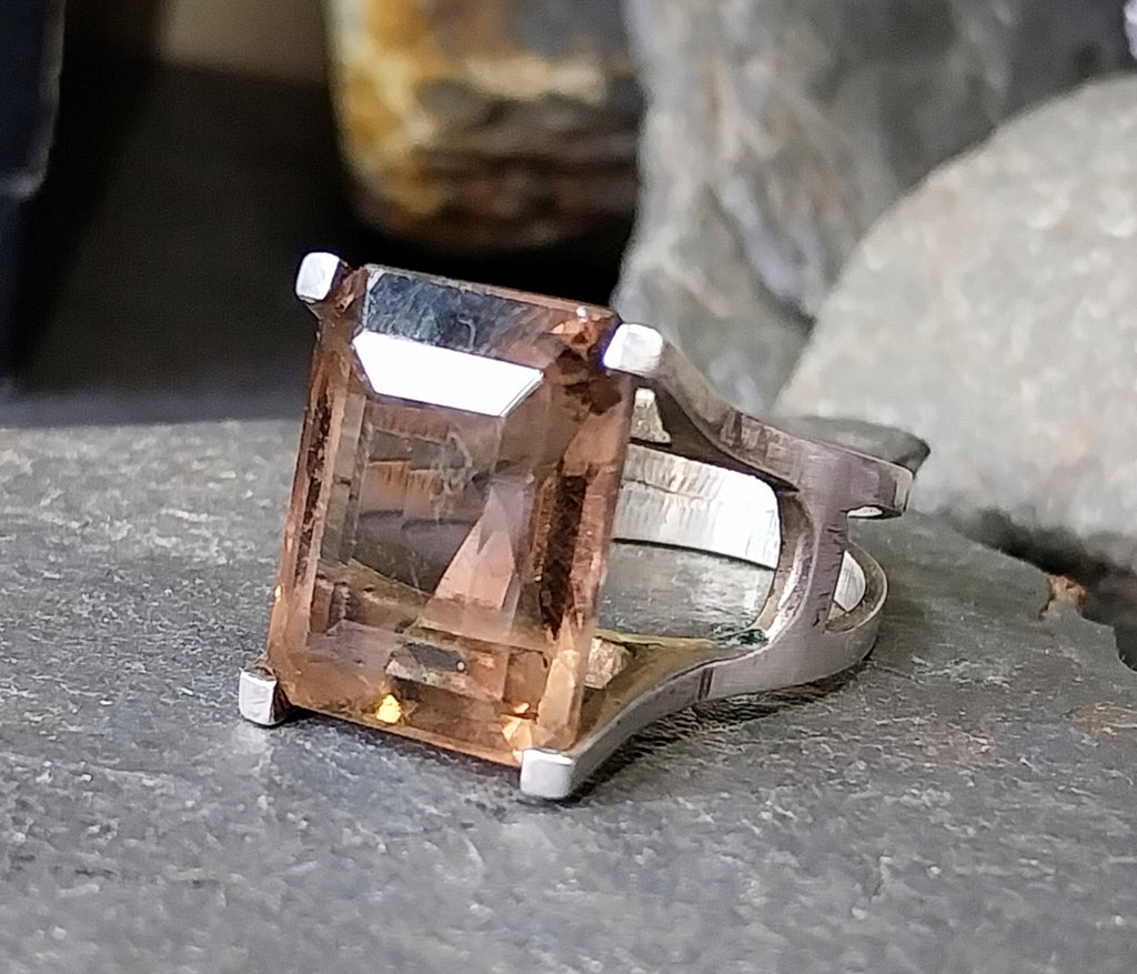 Vintage Modernist SILVER RING with Smoky Quartz - uk size O (us 7.5) - 6.4g