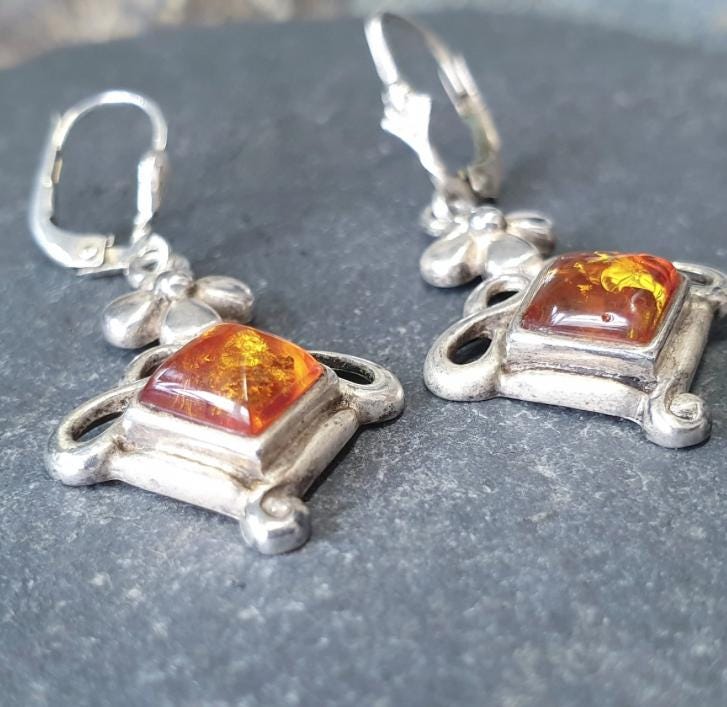 Sterling Silver Dangly Earrings - with Amber gemstone - 5g
