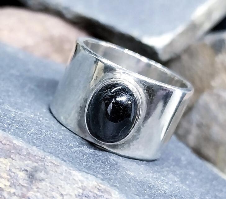 Modernist Wide Sterling Silver Onyx Ring - uk size Q (us 8) - 10.3g