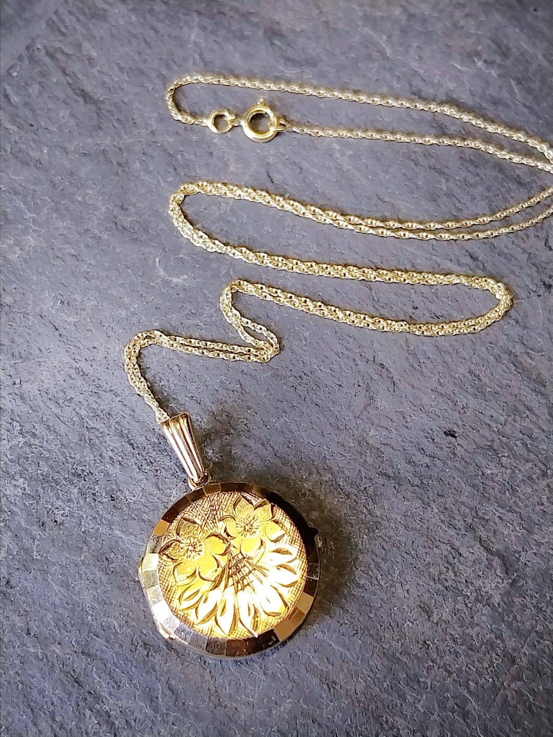 GEORG JENSEN 9ct Gold  Two Flower Locket - with 18" Gold Chain - 4.3g