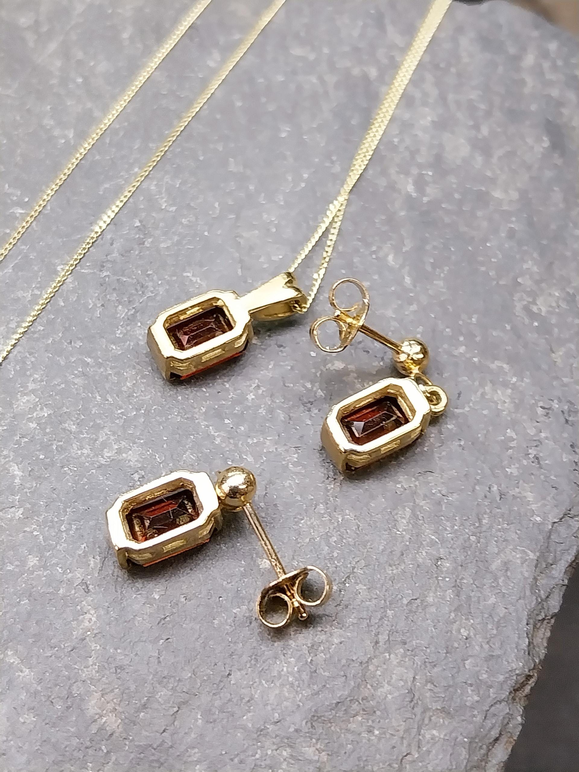 Vintage 9ct Gold Red Gemstone NECKLACE and EARRINGS Matching Set - 3.7g