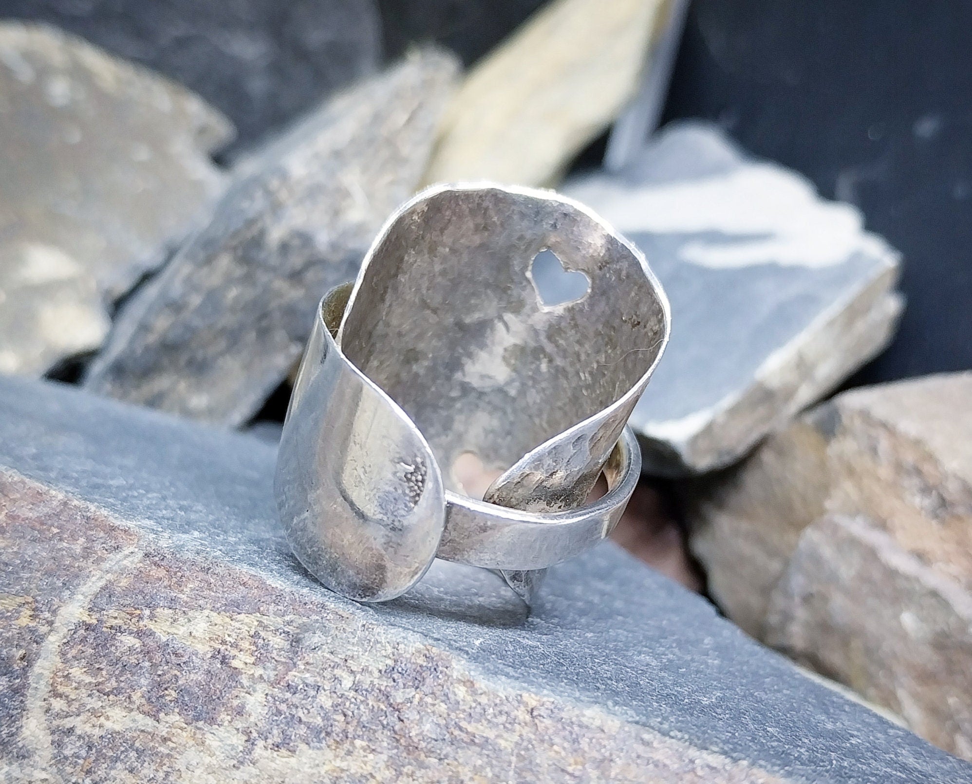 Huge SILVER RING with Dublin hallmarks - uk size T (us 9.5) - 13.9g