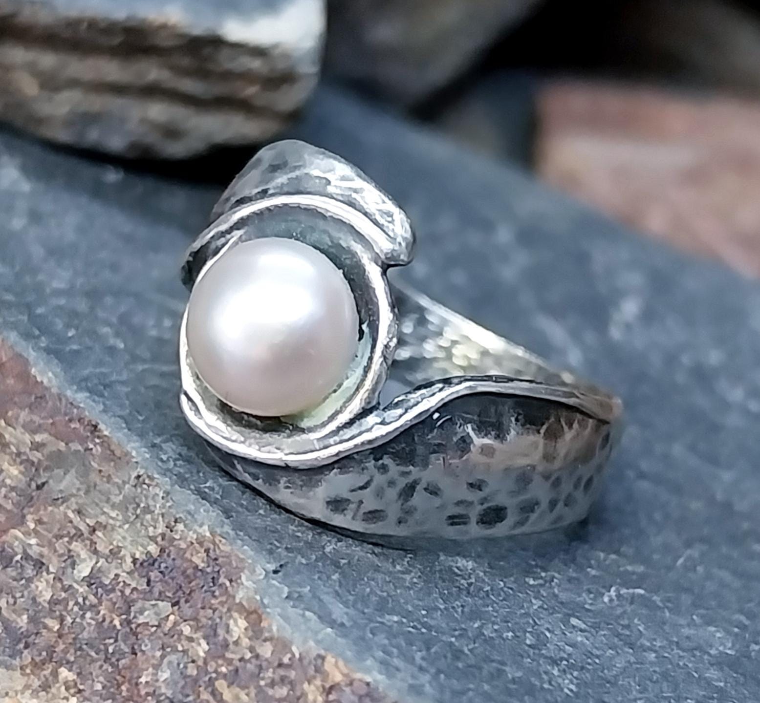 Vintage SILVER MOON Pearl RING - Ethereal - uk size L (6) - 3.1g