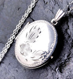 Vintage SILVER OVAL LOCKET - with Single Rose on 18" Chain - 3.2g
