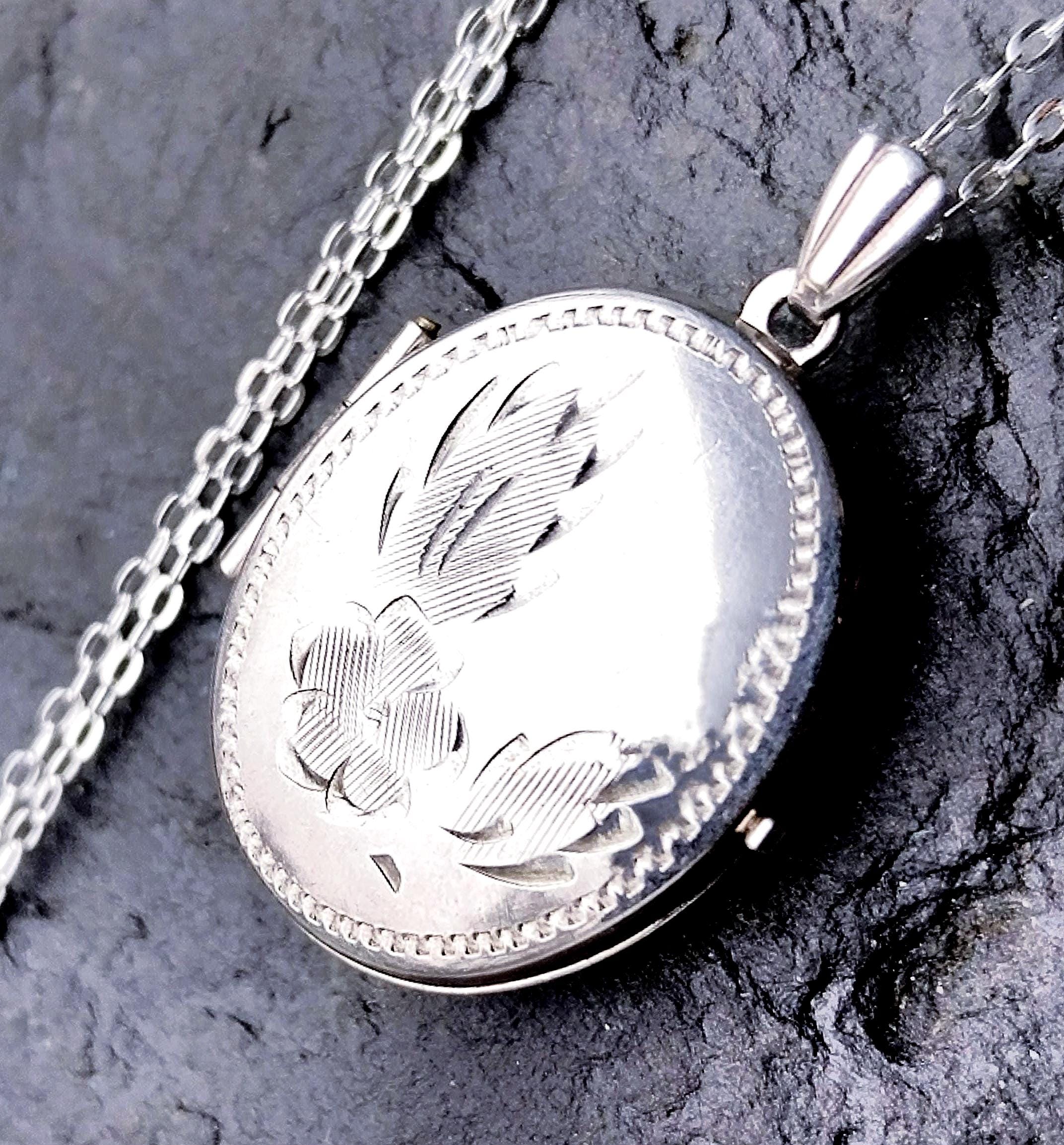 Vintage SILVER OVAL LOCKET - with Single Rose on 18" Chain - 3.2g