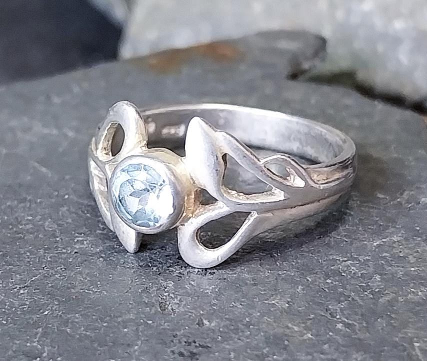 Vintage KIT HEATH RING Sterling Silver with Blue Topaz - Size uk L ( us 5.5) - 2.1g