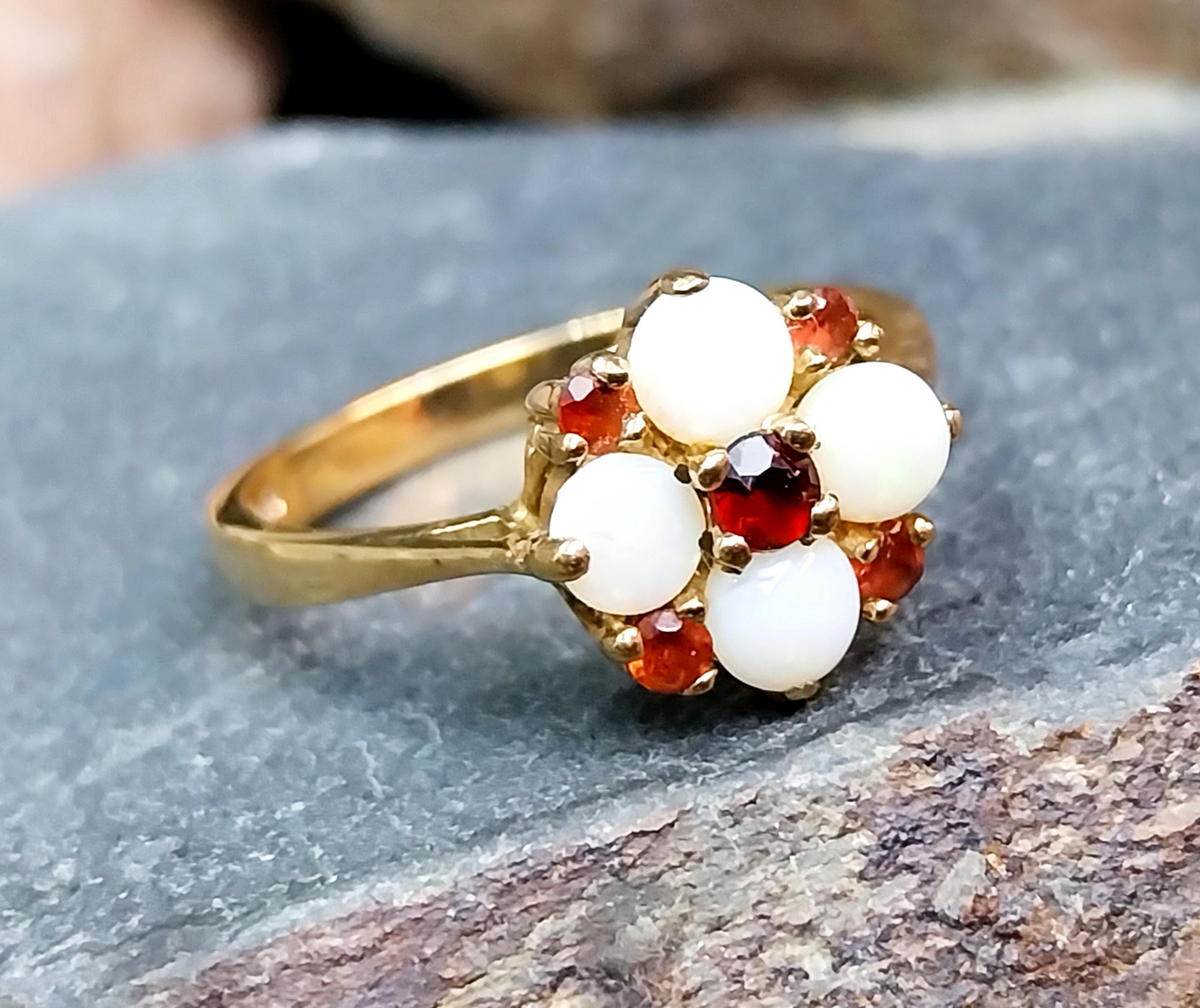 9ct GOLD Fire Opal & Garnet Ring - Size uk O (us 7) - Hallmarked - 2.6g