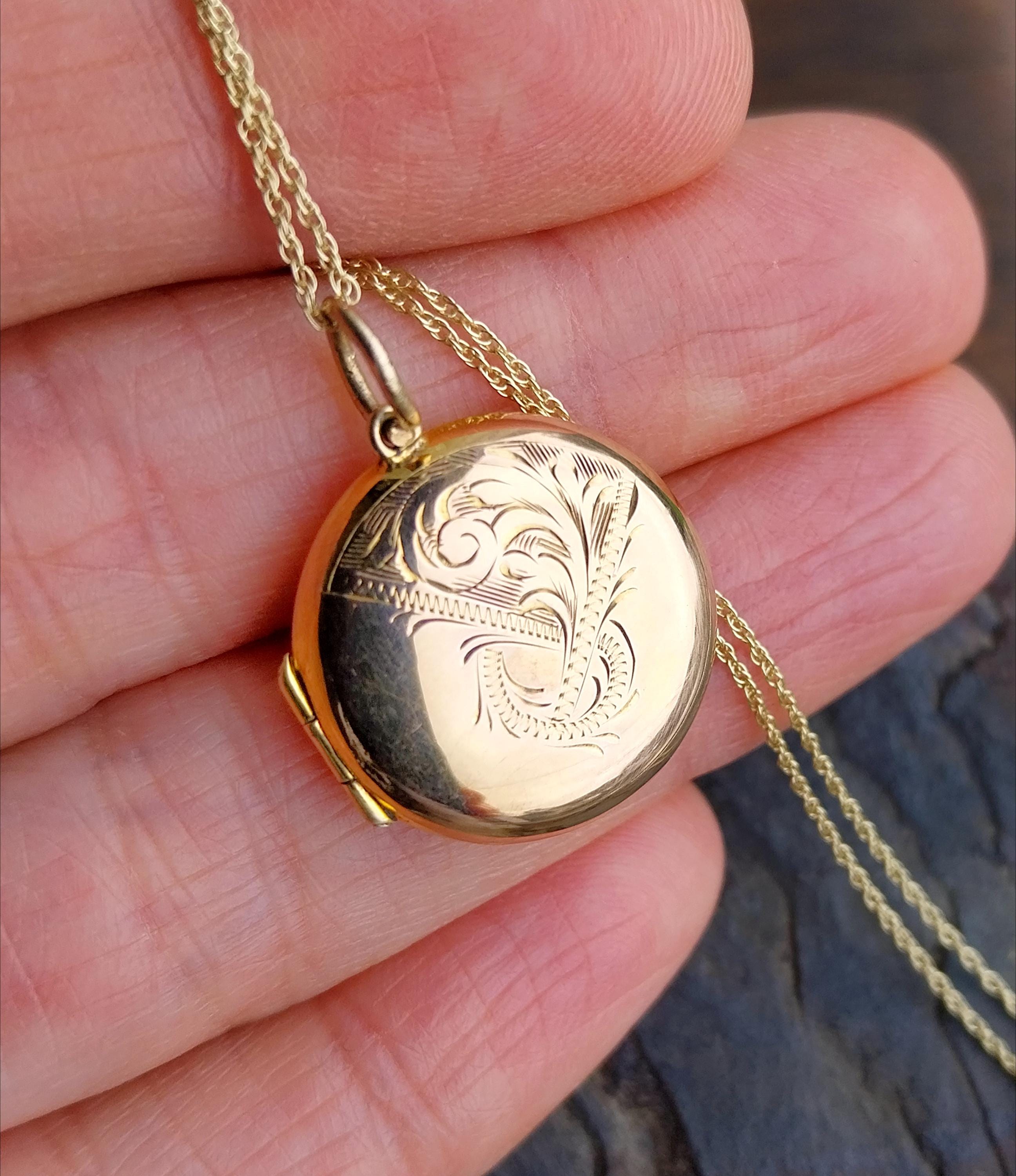 9ct GOLD Circle LOCKET - Chester c 1954 with 18" Chain - 2.5g