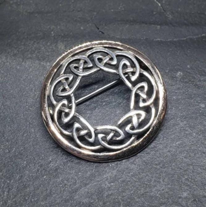 SILVER CELTIC Infinity Knot Brooch with Rose Surround - 4.8g
