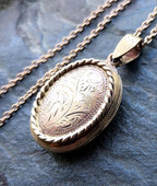 ANTIQUE Oval Wide LOCKET  - Pinchbeck Gilt on 18" Chain - 8.4g