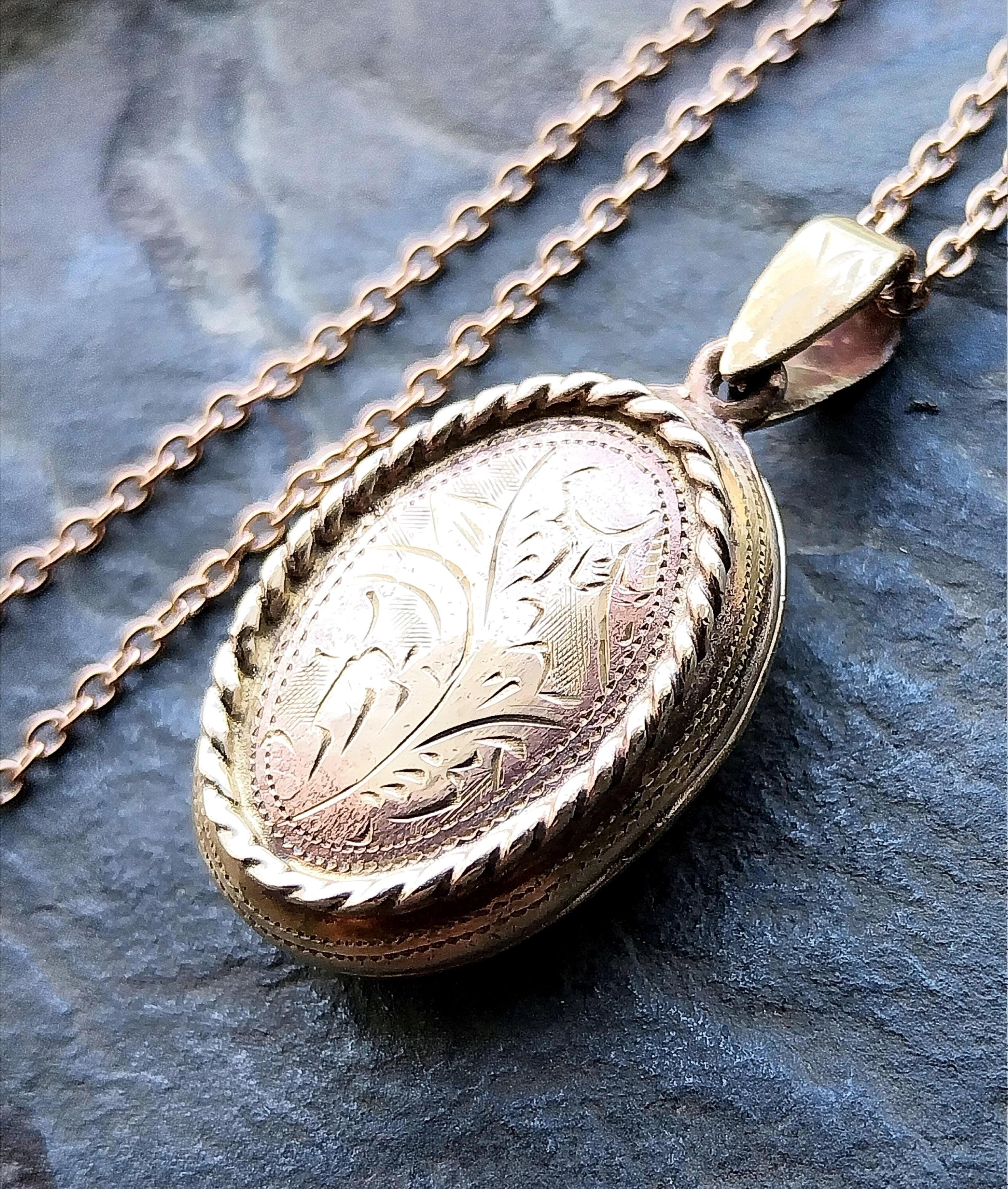 ANTIQUE Oval Wide LOCKET  - Pinchbeck Gilt on 18" Chain - 8.4g