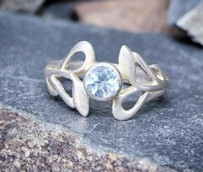Vintage KIT HEATH RING Sterling Silver with Blue Topaz - Size uk L ( us 5.5) - 2.1g