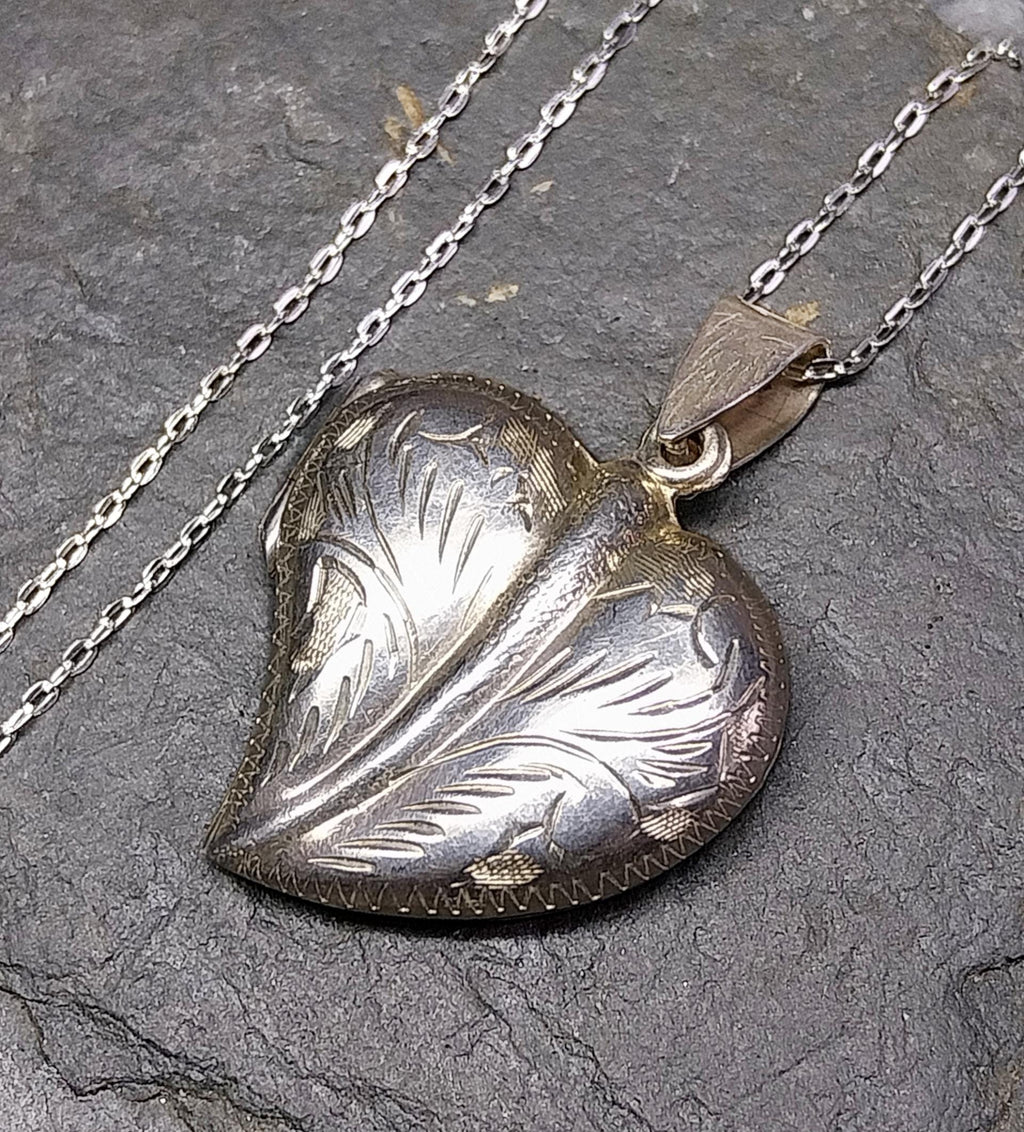 Sterling Silver HEART LEAF Locket Necklace on 18" chain - 6.3g