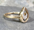 Vintage 9ct GOLD Teardrop Diamond RING - Size UK P 1/2 (us 8) - 1.9g