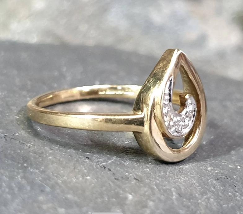 Vintage 9ct GOLD Teardrop Diamond RING - Size UK P 1/2 (us 8) - 1.9g