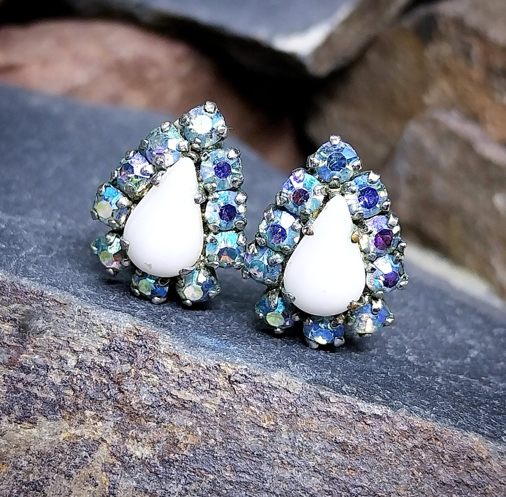 Vintage EARRINGS Blue Aurora Borealis Clip On - 3.7g