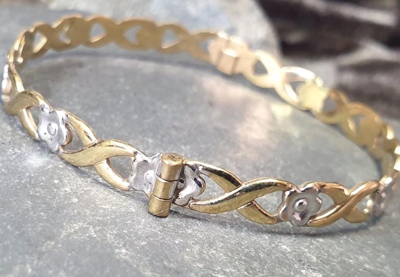Vintage 9ct Rolled GOLD BANGLE with White Flowers - 6.9g