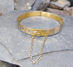 Vintage 9ct Rolled GOLD BANGLE - White Floral Design with Safety Chain - 13.3g