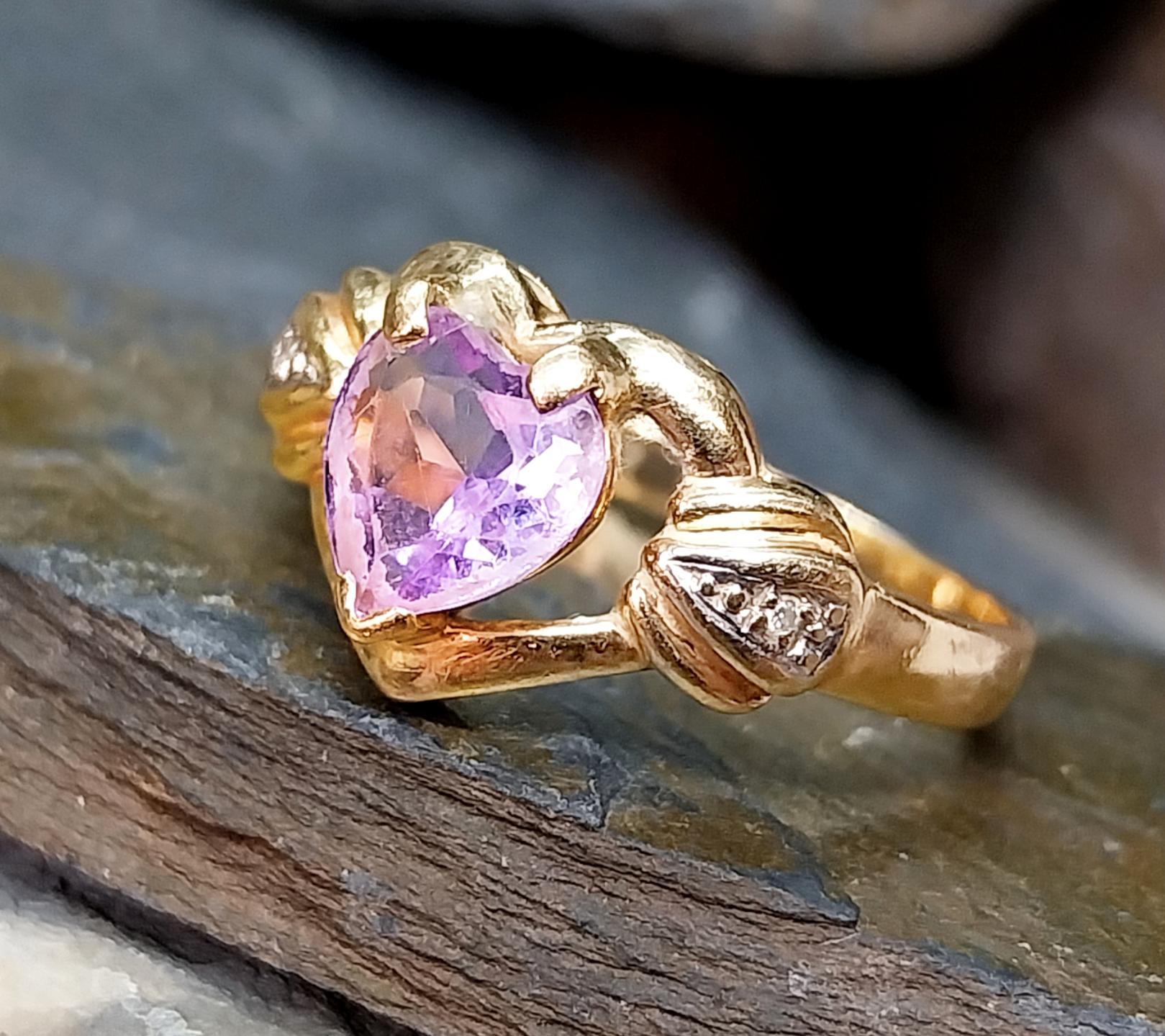 18ct GOLD RING with Purple Amethyst & Diamonds - Size uk Q (us 8) - 3.1g