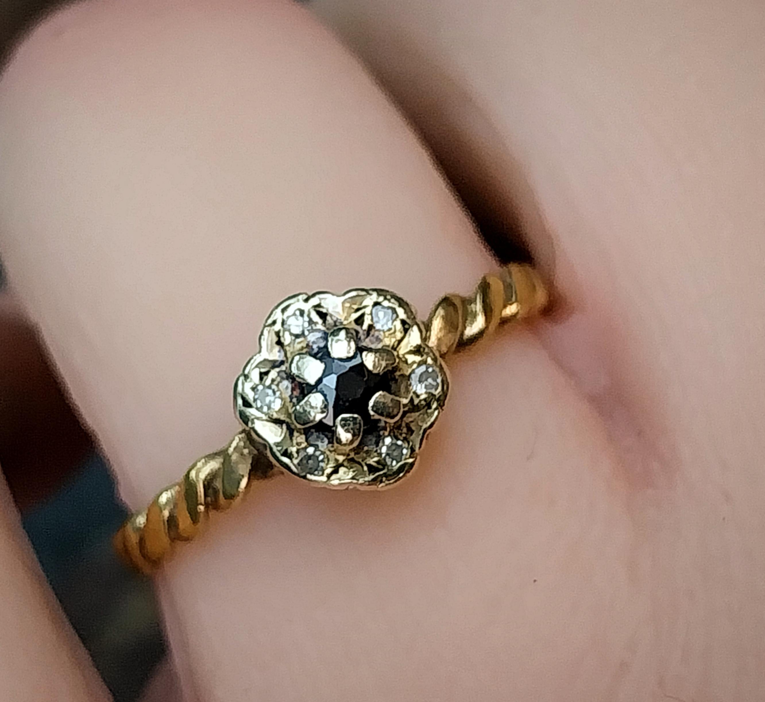 9ct GOLD RING with Sapphires& Diamonds - Size uk N (us 6.5) - 1.8g