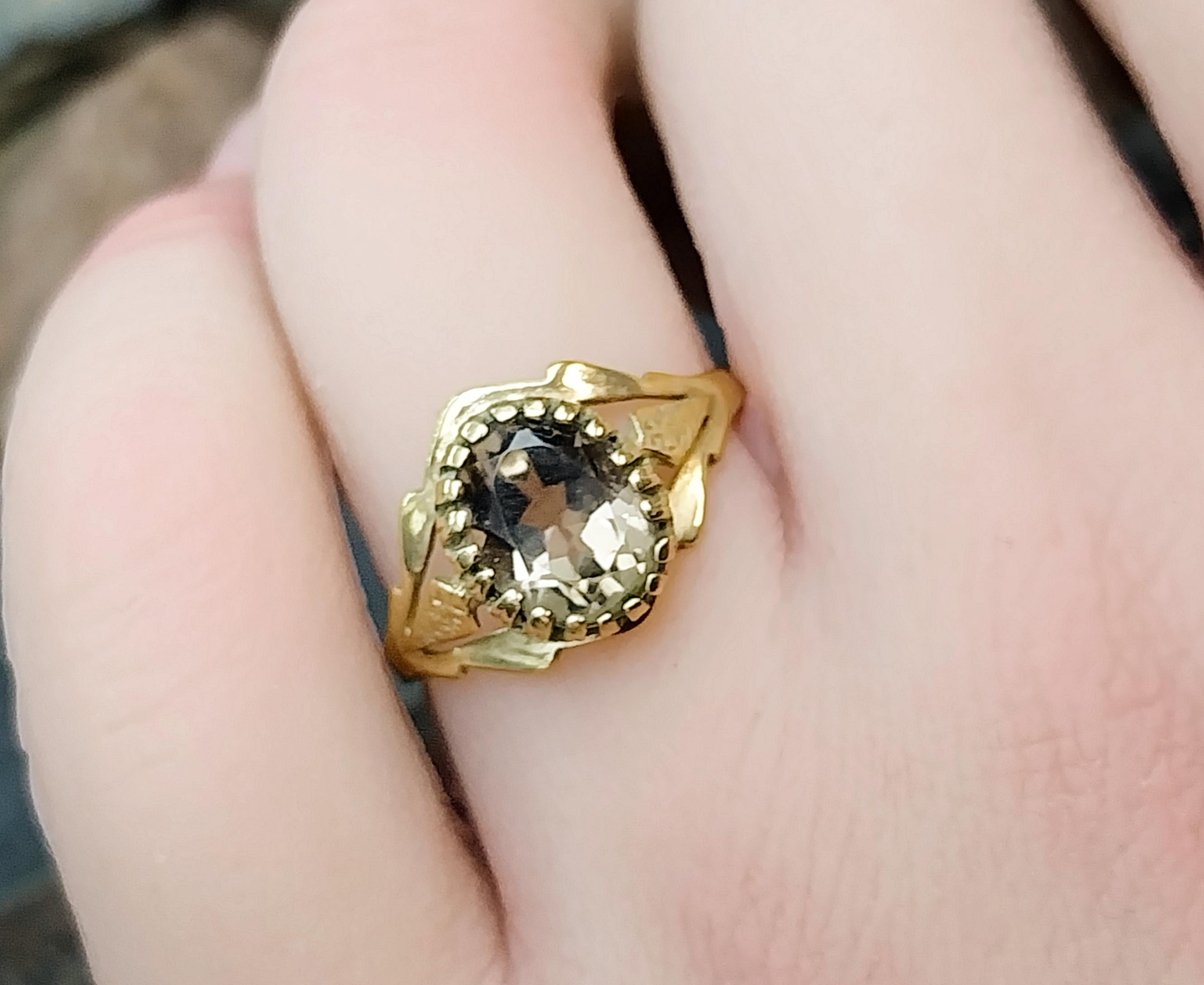 Vintage 9ct GOLD Smoky Quartz Ring with Leaf Detail - Size uk O (us 7.5) - 1.8g