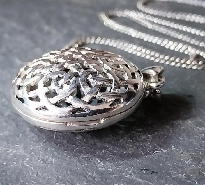 Kit Heath CELTIC Locket necklace - Sterling Silver -  on 17" Chain - 10.4g