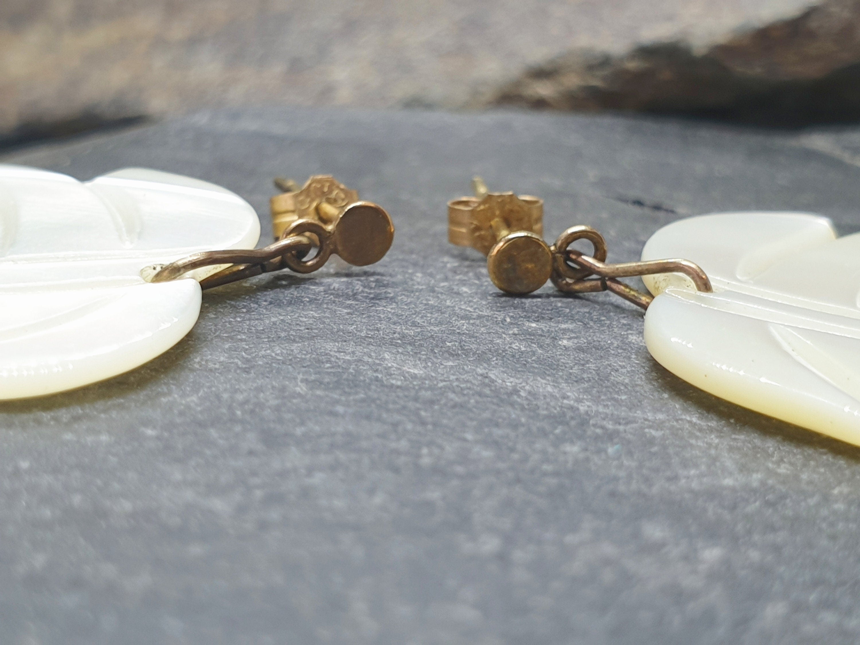 9ct Gold Mother of Pearl LEAF Drop EARRINGS - Vintage
