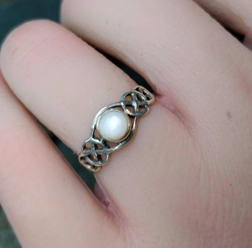 Vintage Mother of Pearl RING Sterling Silver Celtic Knot - Size uk m1/2 ( us 6.5) - 1.5g