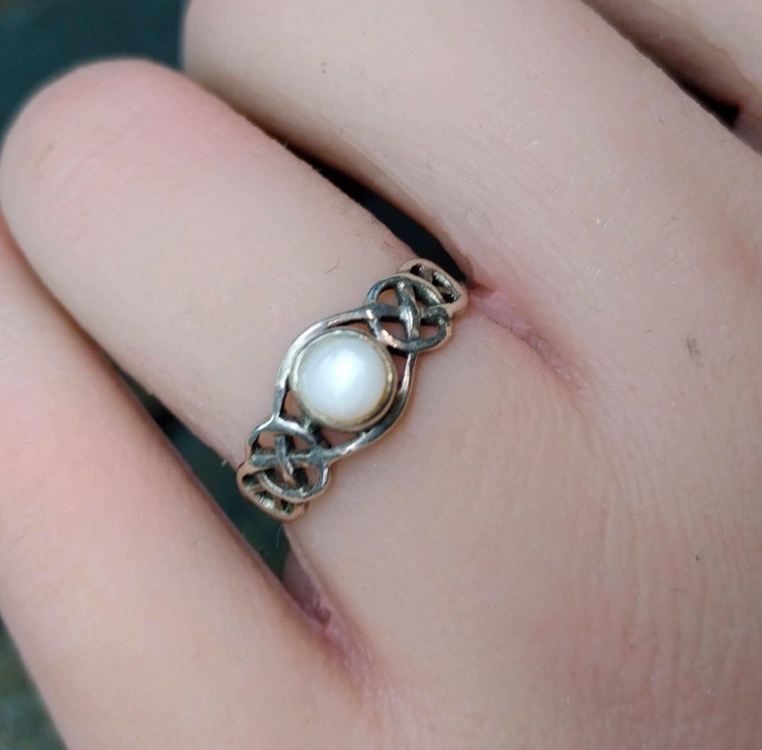 Vintage Mother of Pearl RING Sterling Silver Celtic Knot - Size uk m1/2 ( us 6.5) - 1.5g