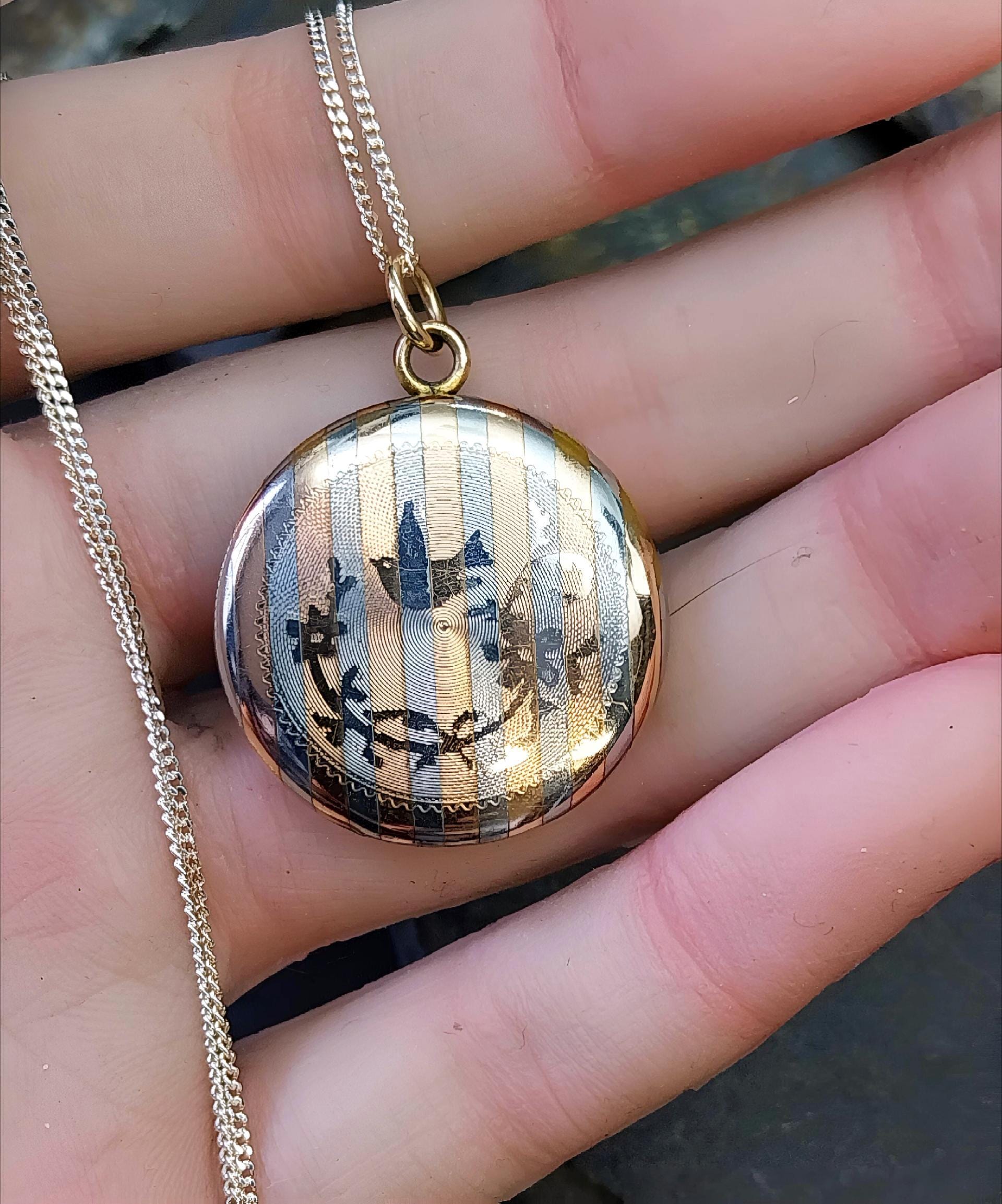 Pretty Silver LOCKET with Swallow and striped Pattern on 18" Chain - 9.5g