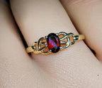 9ct GOLD CELTIC KNOT Ring - Red Garnet Gemstone - uk size Q (us 8) - 1.4g