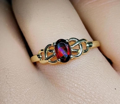 9ct GOLD CELTIC KNOT Ring - Red Garnet Gemstone - uk size Q (us 8) - 1.4g