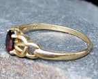 9ct GOLD CELTIC KNOT Ring - Red Garnet Gemstone - uk size Q (us 8) - 1.4g