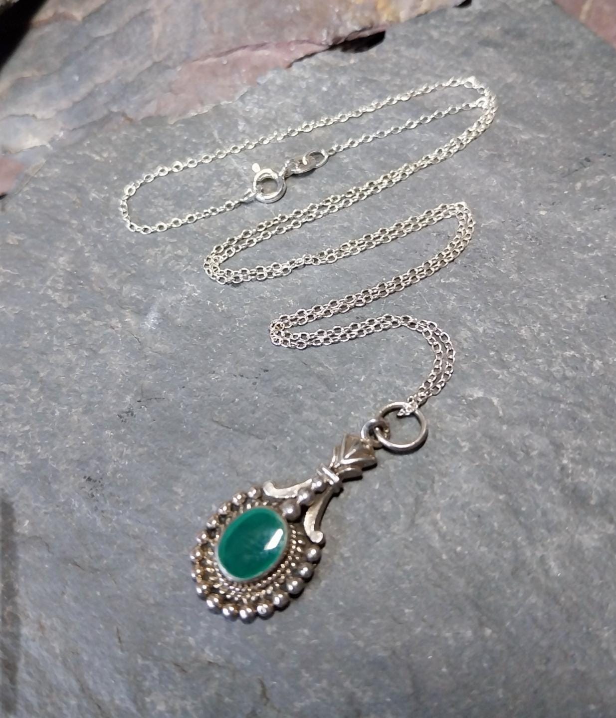 Sterling Silver Green Gemstone Necklace Pendant Drop - on 18" chain - 3.9g