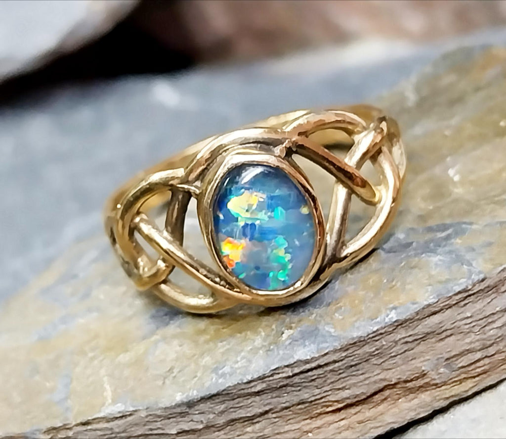 9ct Gold CELTIC Black Opal Ring - Size uk R (us 8.5) - 2.7g