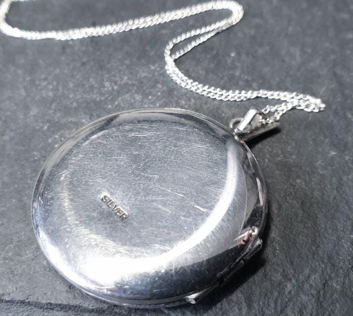 Large Sterling SILVER LOCKET Round with 3 flowers on 20" Chain - 10.9g