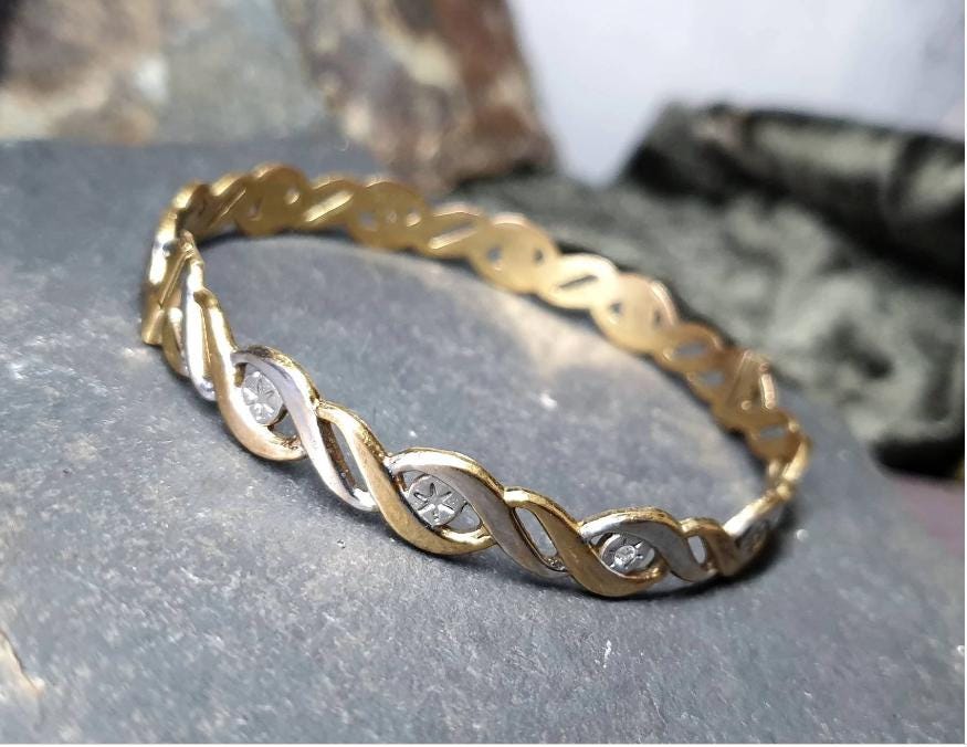 Vintage 9ct Rolled GOLD BANGLE - Weave Twist with Stars - 10.5g