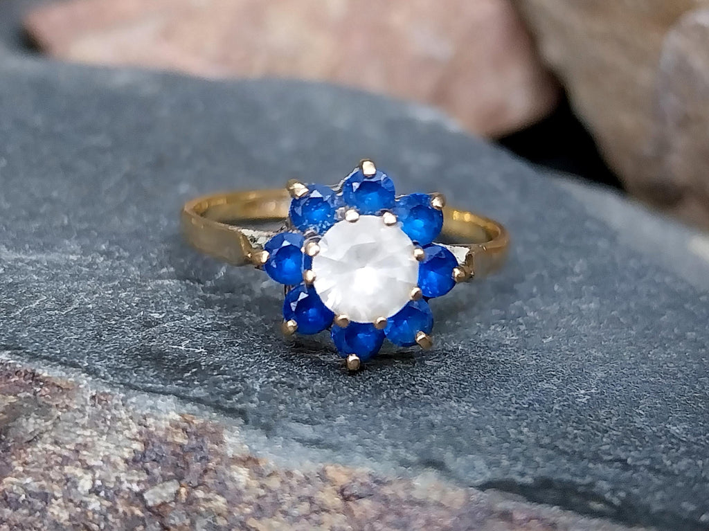 Vintage 9ct GOLD Ring - Blue Flower Cluster - UK Size P (us 7.5) - 1.7g