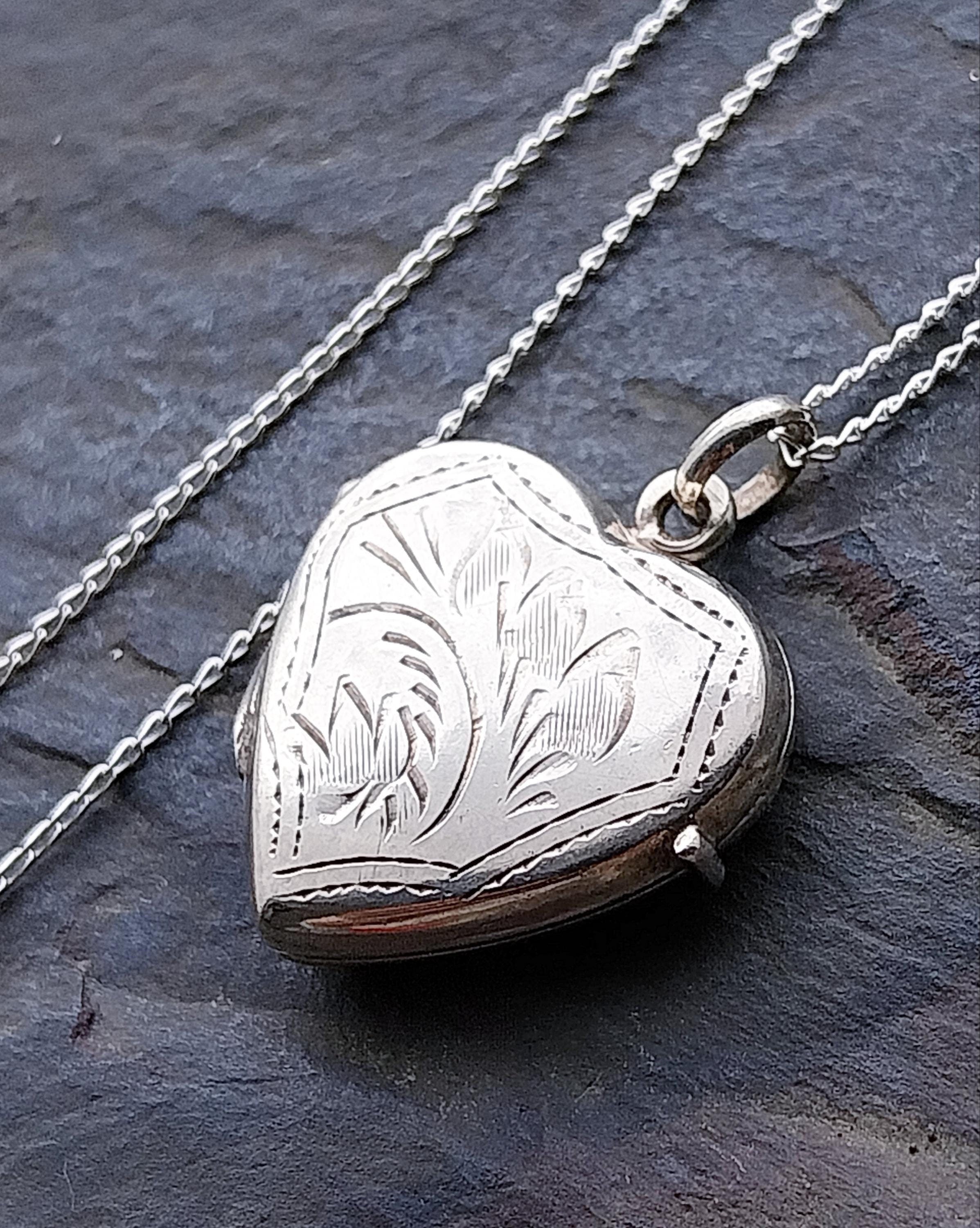 Small Silver HEART Locket Necklace on 18" chain - 3.8g