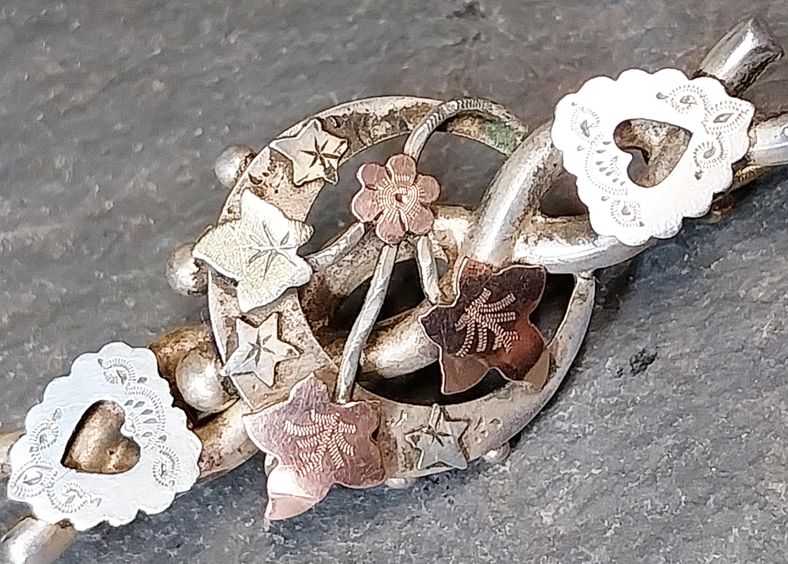 VICTORIAN CRESCENT MOON Brooch with hearts - Hallmarked 1899 - 4.3g