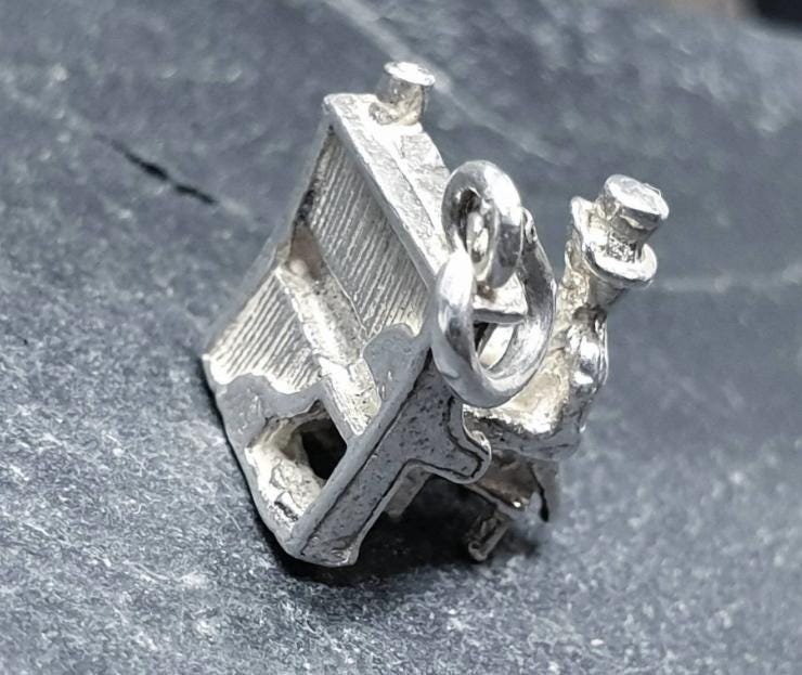 Vintage Silver PIANO MAN Charm - for bracelet or miniature model - 2g