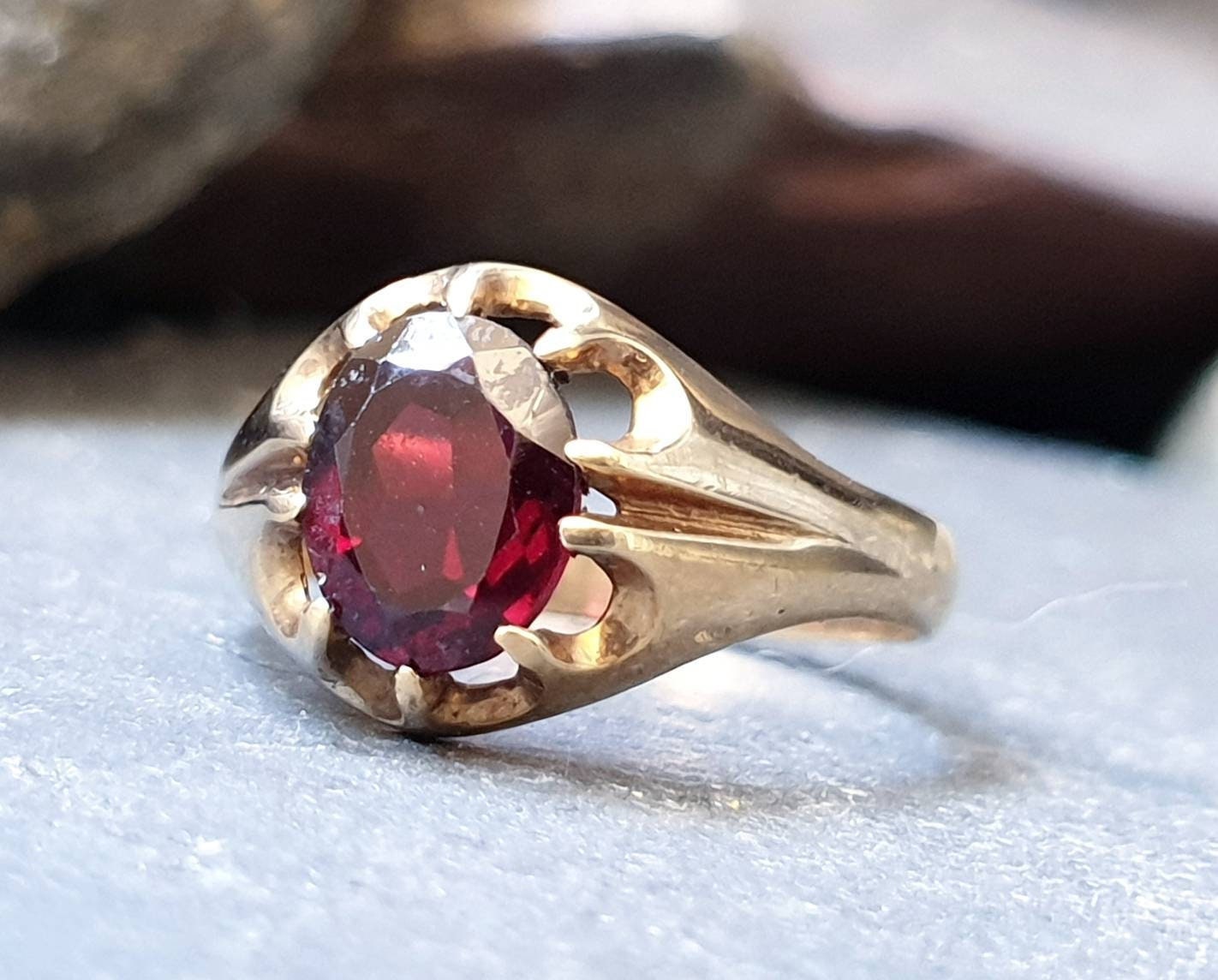 9ct GOLD Garnet 10 Claw Solitaire Gypsy Ring - Size uk T (us 9.5) - 3.2g