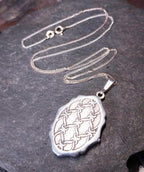 Large Vintage Sterling SILVER LOCKET with knot pattern - on 20" Chain - 22.4g